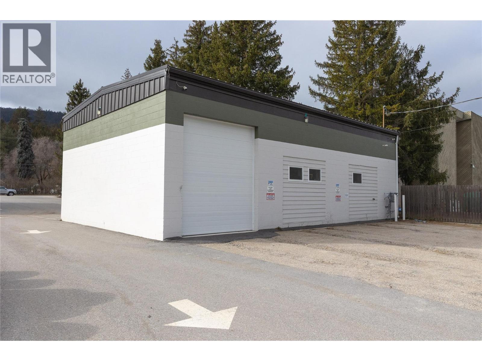 2133 Columbia Avenue, Castlegar