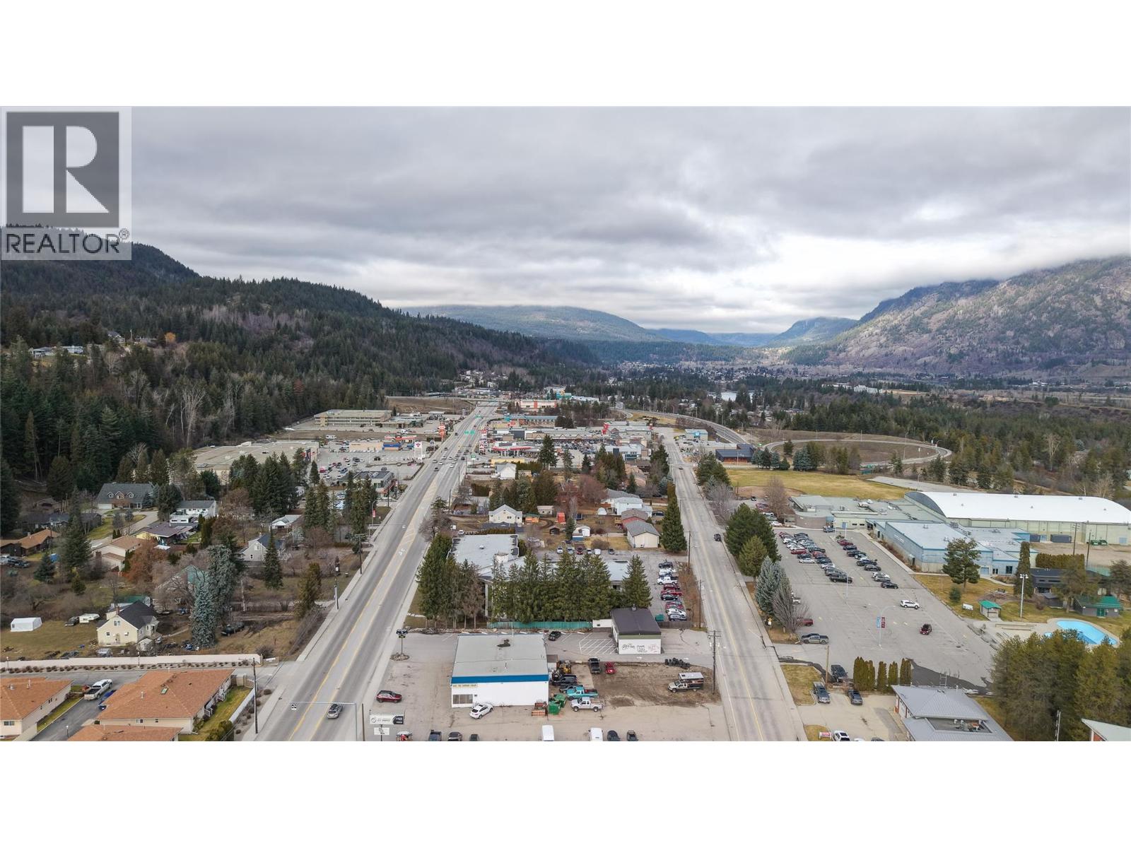 2133 Columbia Avenue, Castlegar