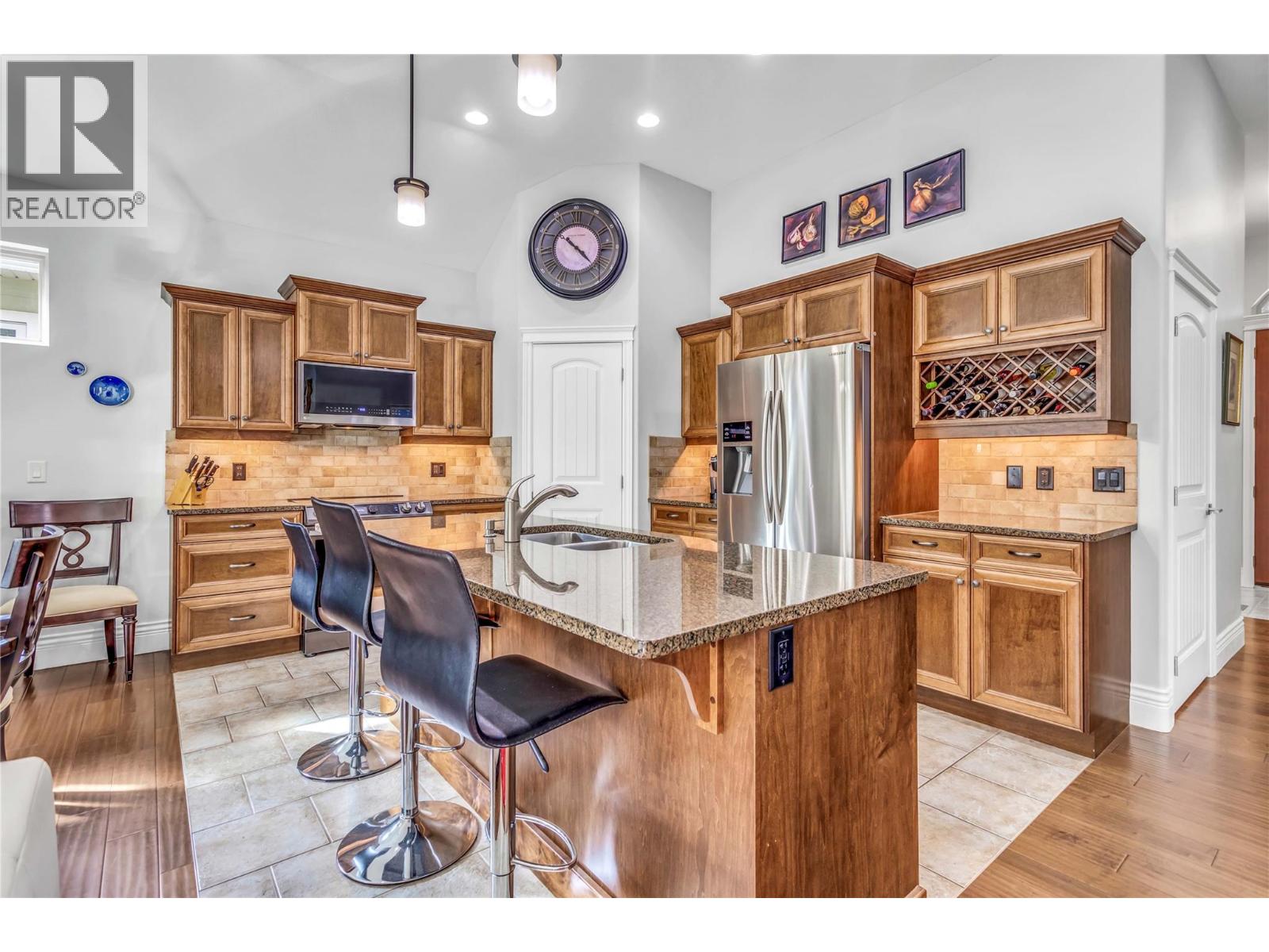 4450 GORDON Drive Unit# 105, Kelowna