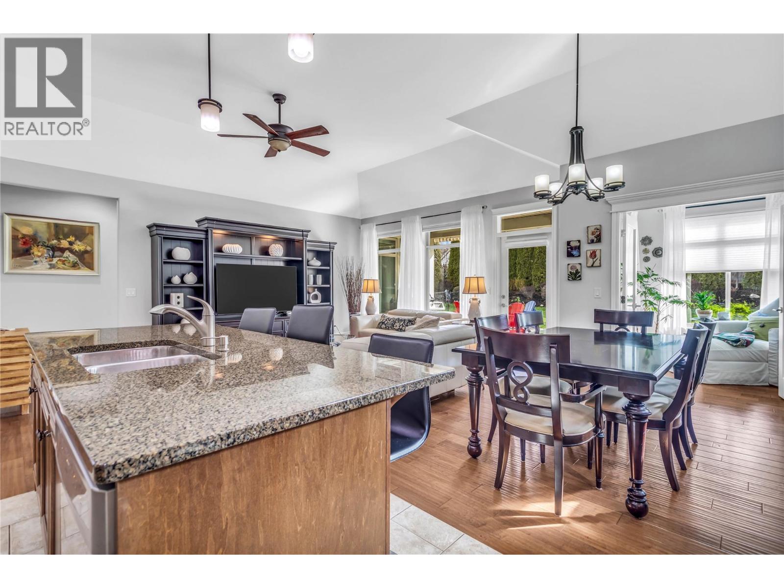 4450 GORDON Drive Unit# 105, Kelowna