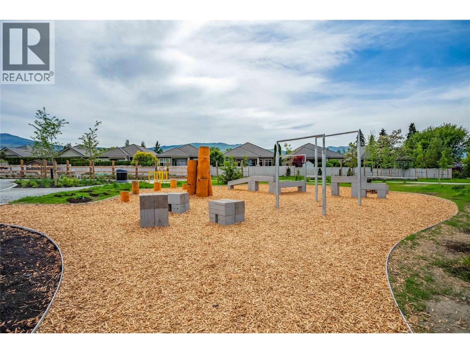 4450 GORDON Drive Unit# 105, Kelowna