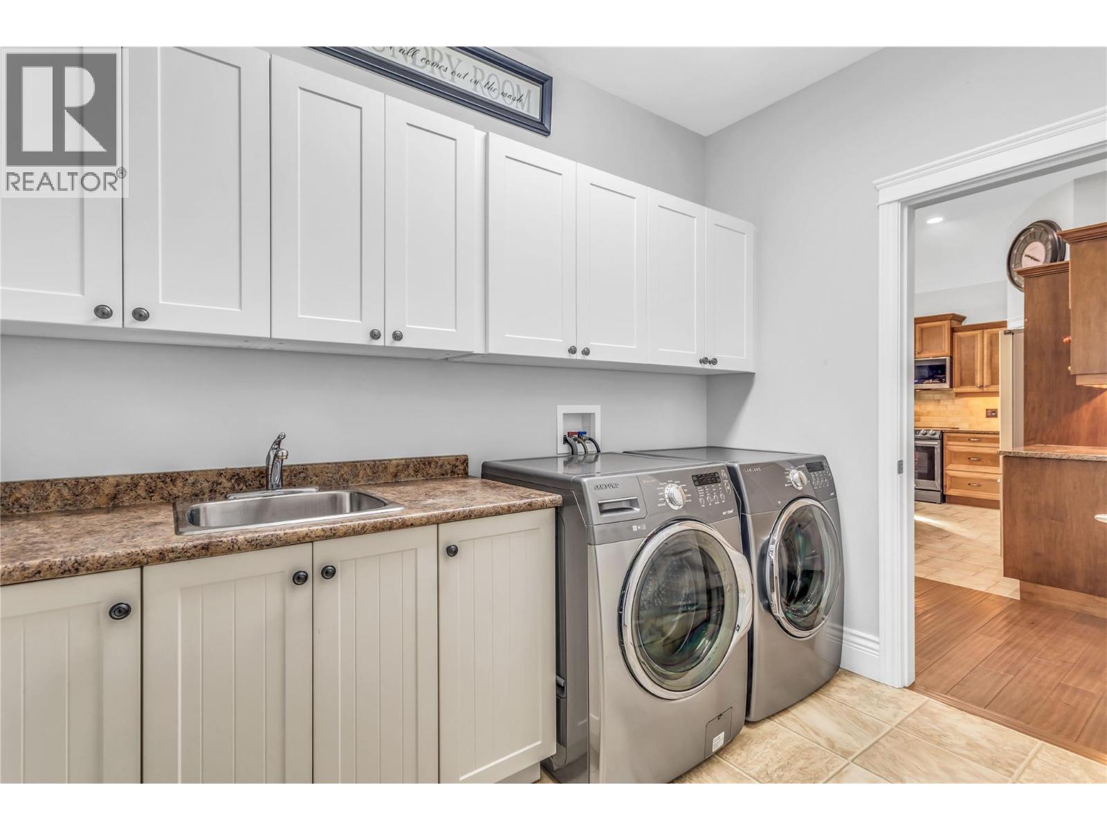 4450 GORDON Drive Unit# 105, Kelowna