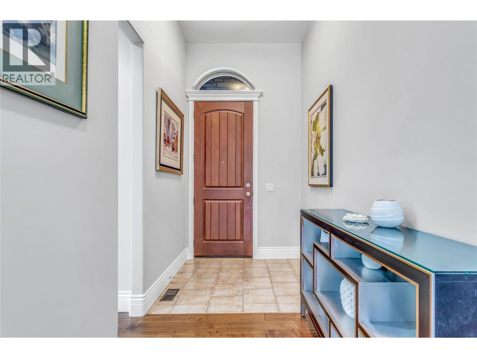 4450 GORDON Drive Unit# 105, Kelowna