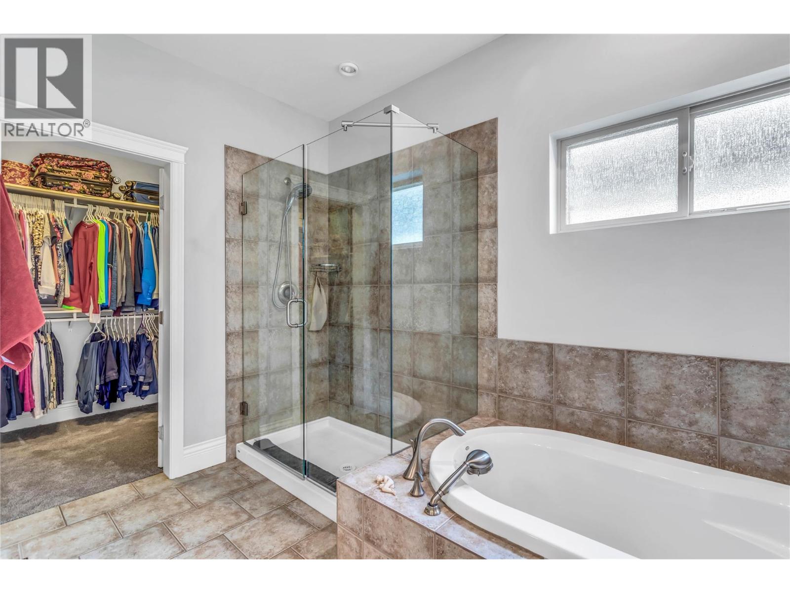 4450 GORDON Drive Unit# 105, Kelowna