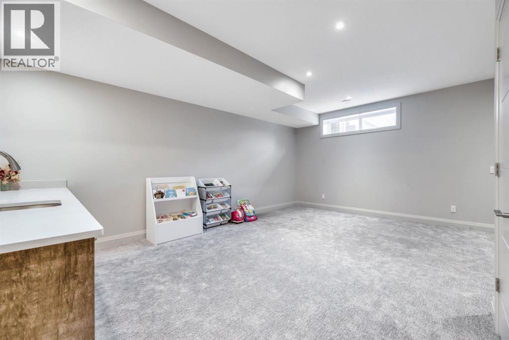 
          418 13 Avenue Northeast
            <br/>
            <span>Calgary</span>
            , 
            <span>AB</span>
             <span>T2E1C2</span>
         - Photo 31