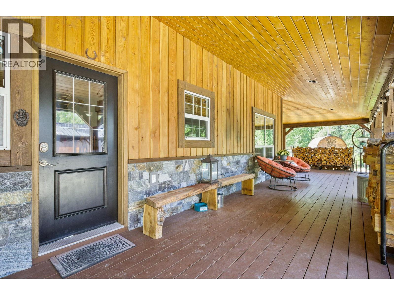 6241 33 Highway, Carmi