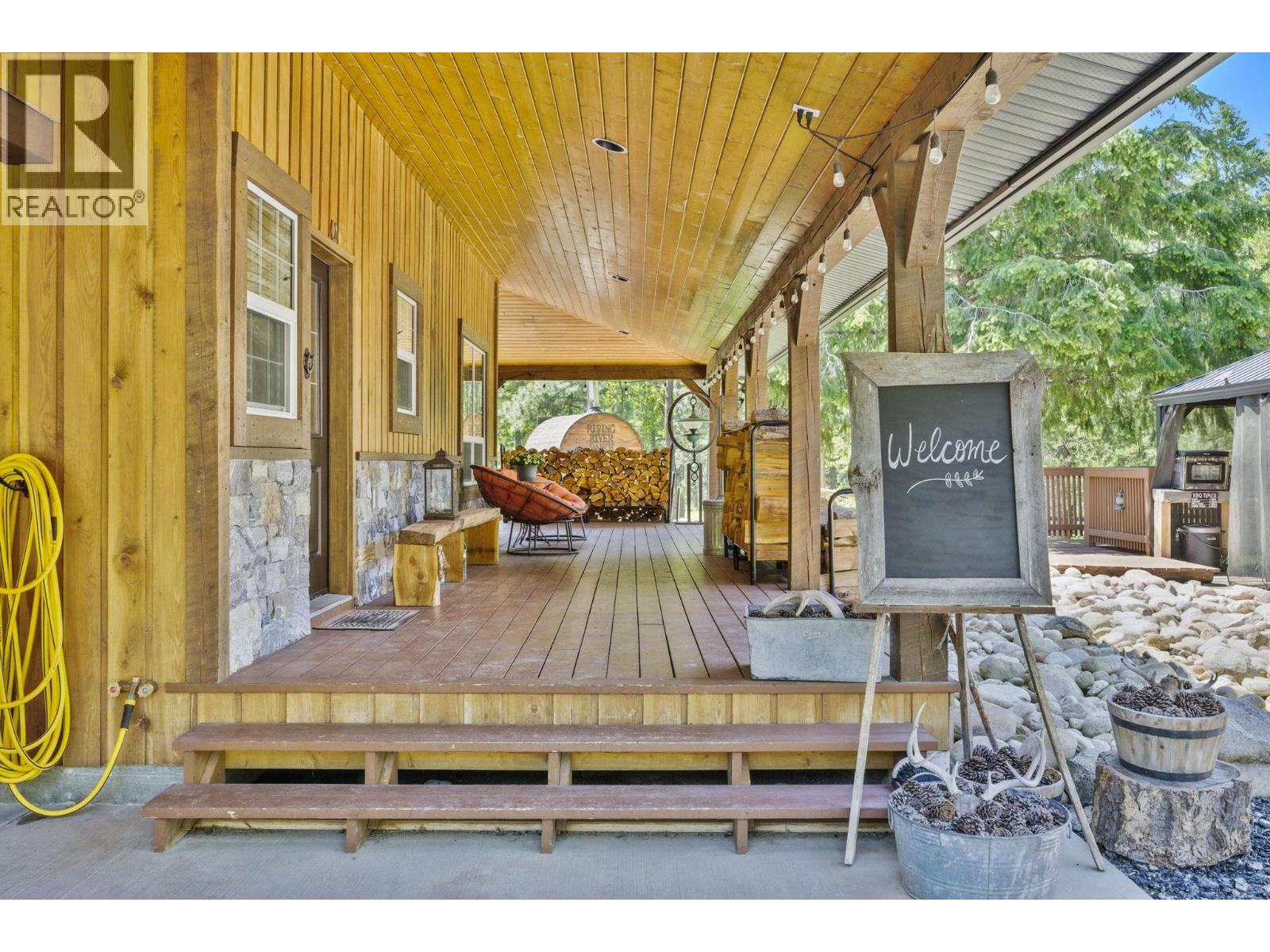 6241 33 Highway, Carmi