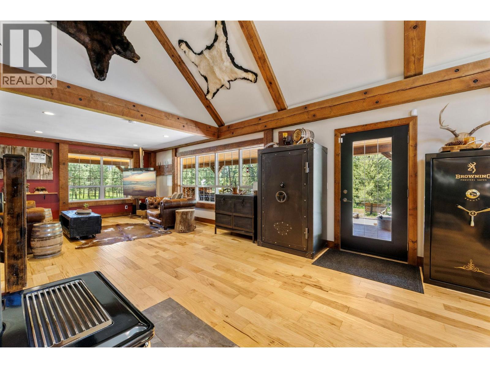 6241 33 Highway, Carmi