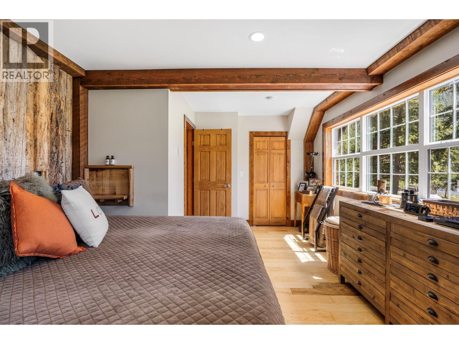 6241 33 Highway, Carmi