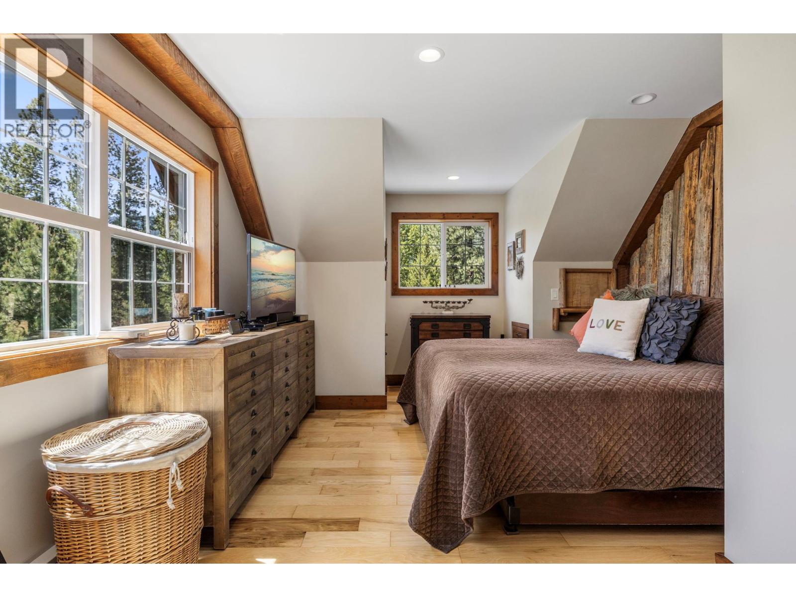 6241 33 Highway, Carmi