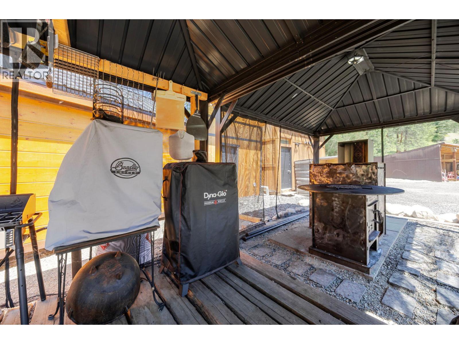 6241 33 Highway, Carmi