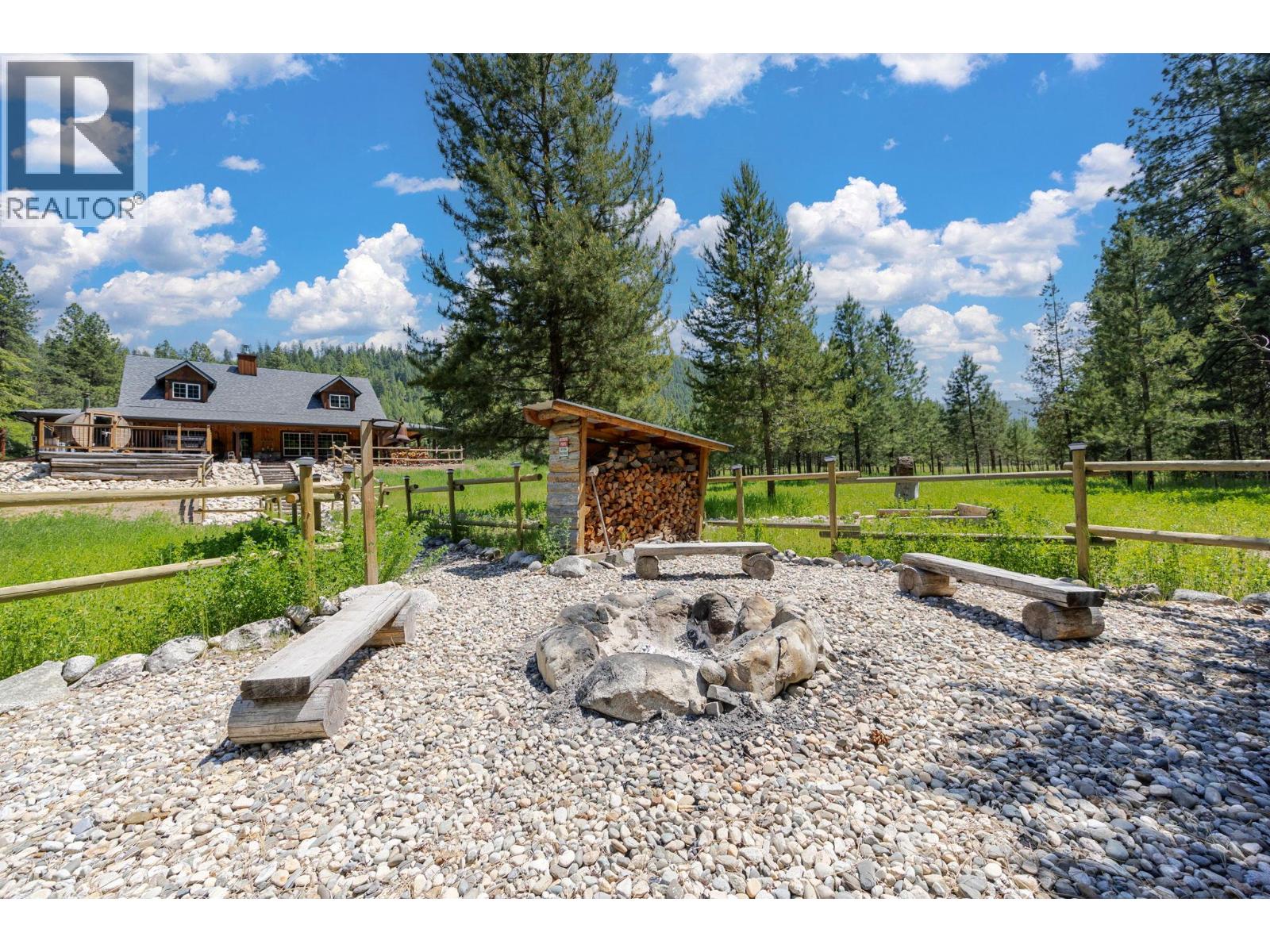 6241 33 Highway, Carmi