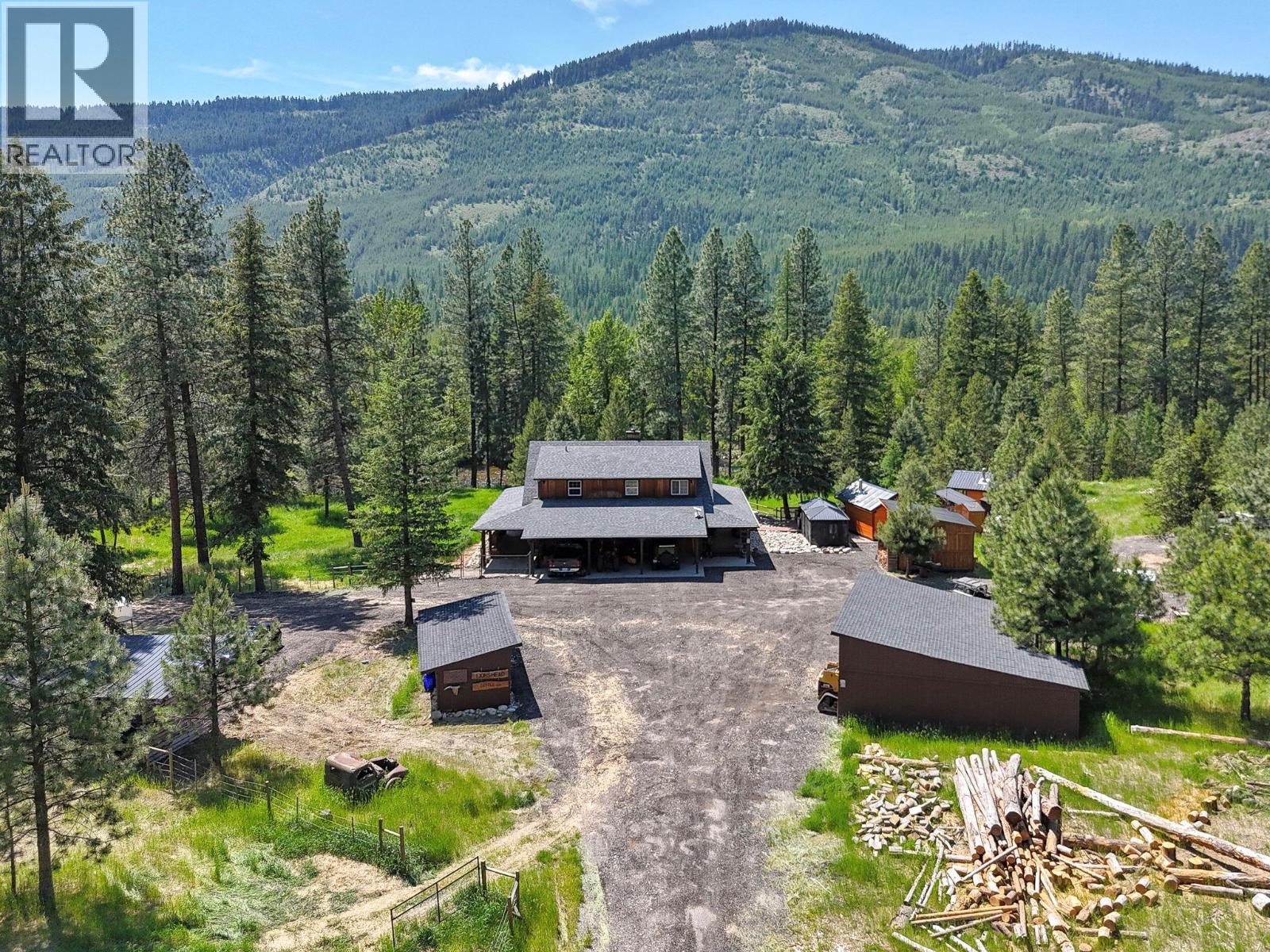 6241 33 Highway, Carmi