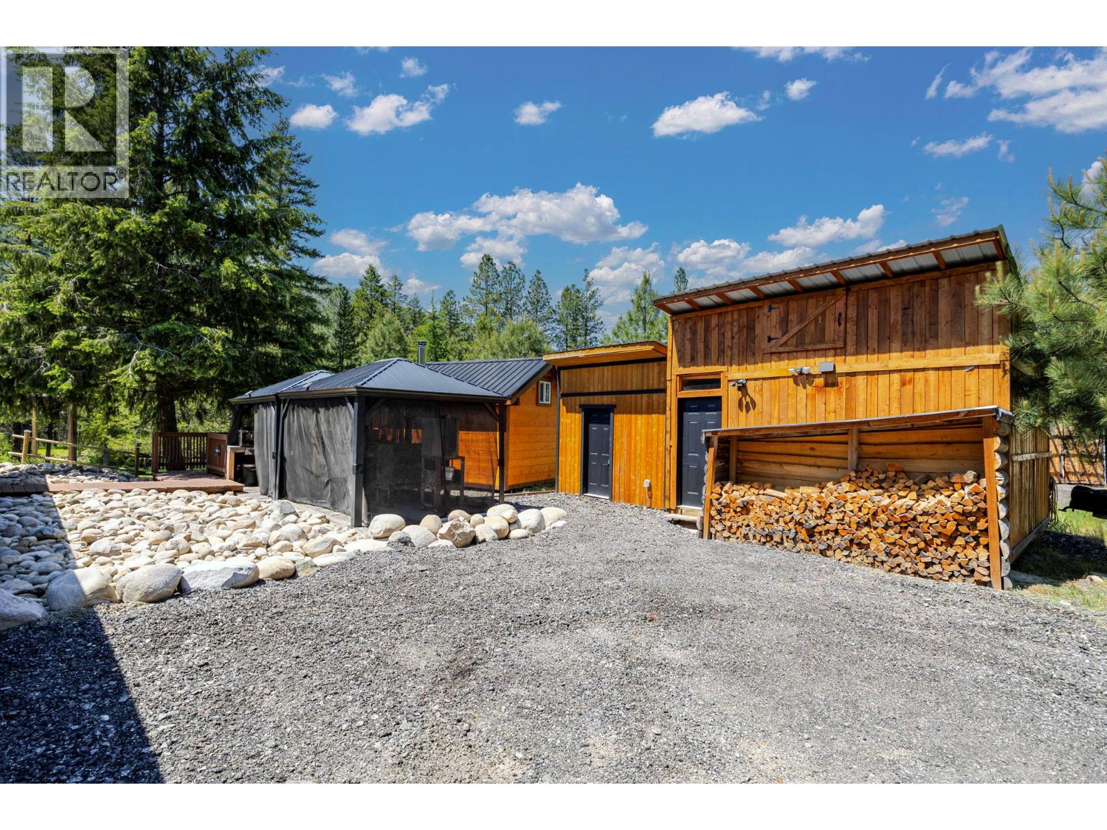 6241 33 Highway, Carmi