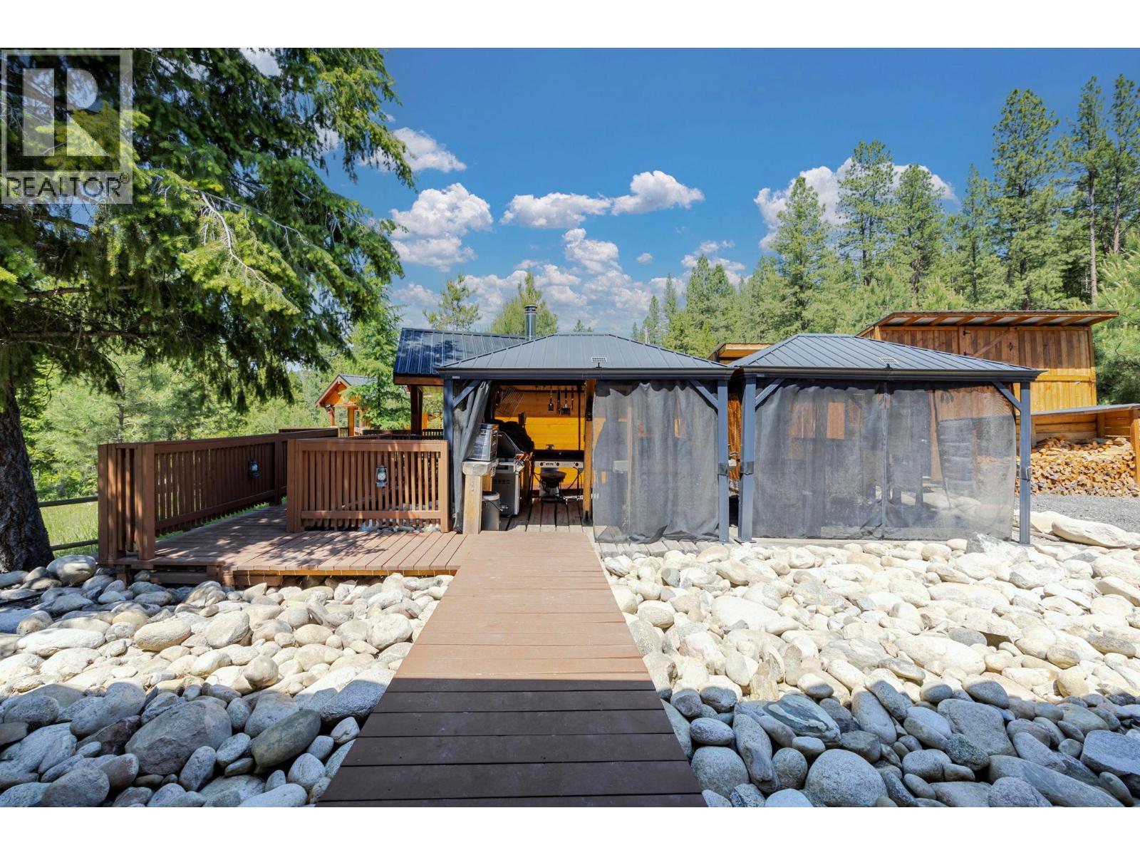 6241 33 Highway, Carmi