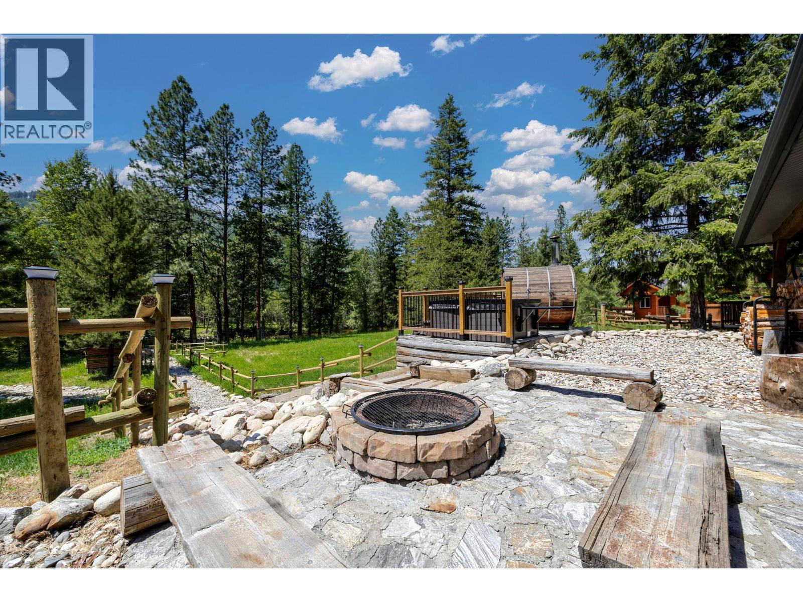 6241 33 Highway, Carmi