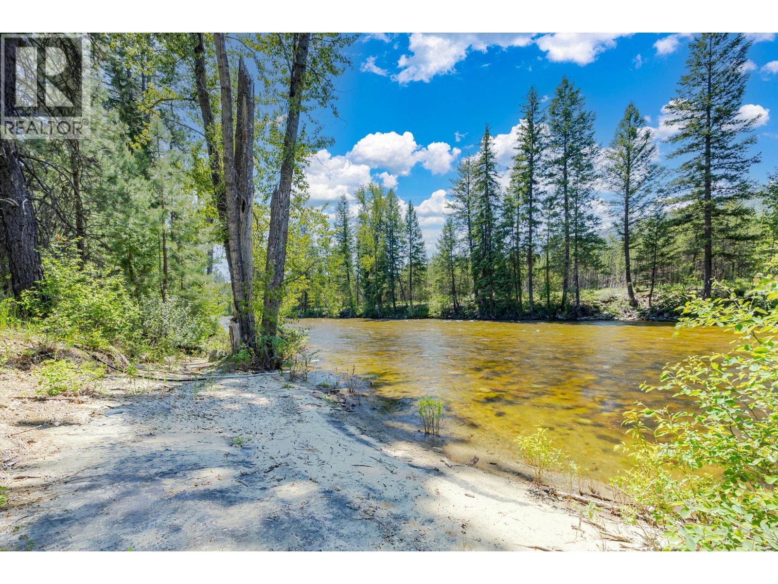 6241 33 Highway, Carmi