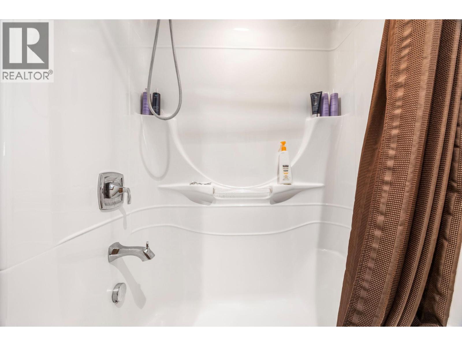 6241 33 Highway, Carmi