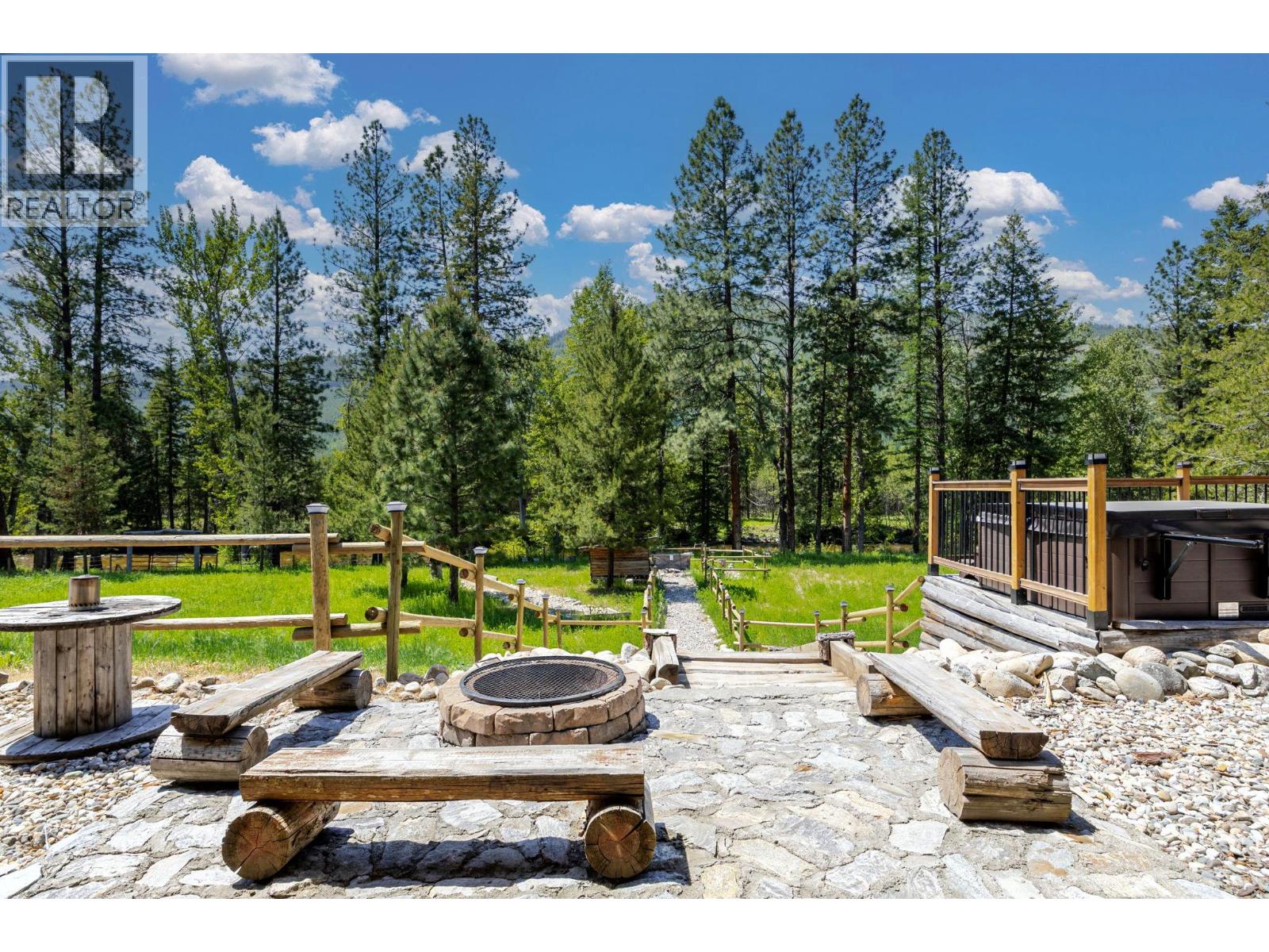 6241 33 Highway, Carmi