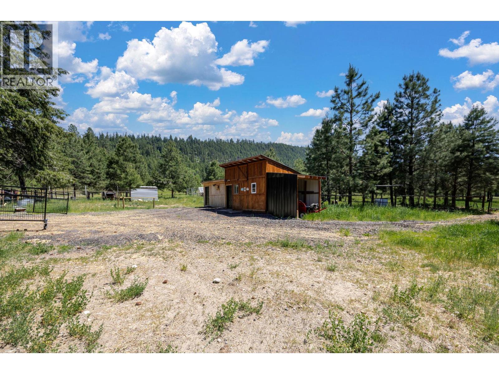 6241 33 Highway, Carmi