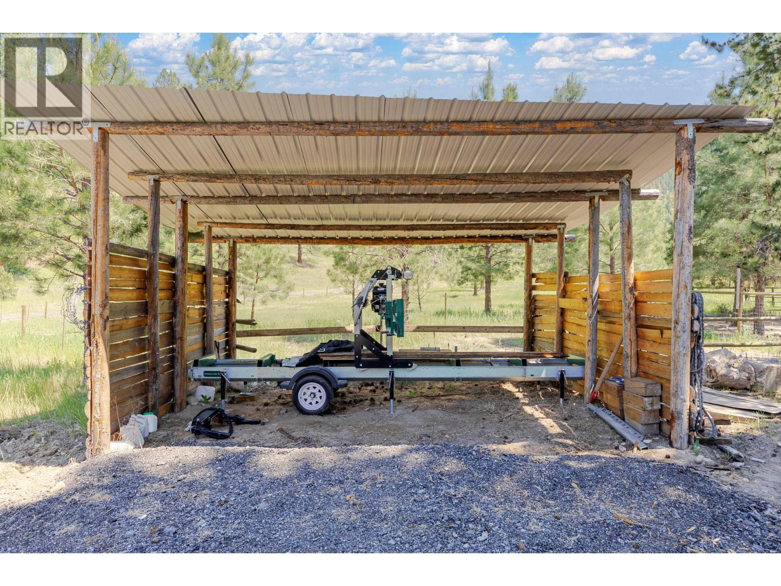 6241 33 Highway, Carmi