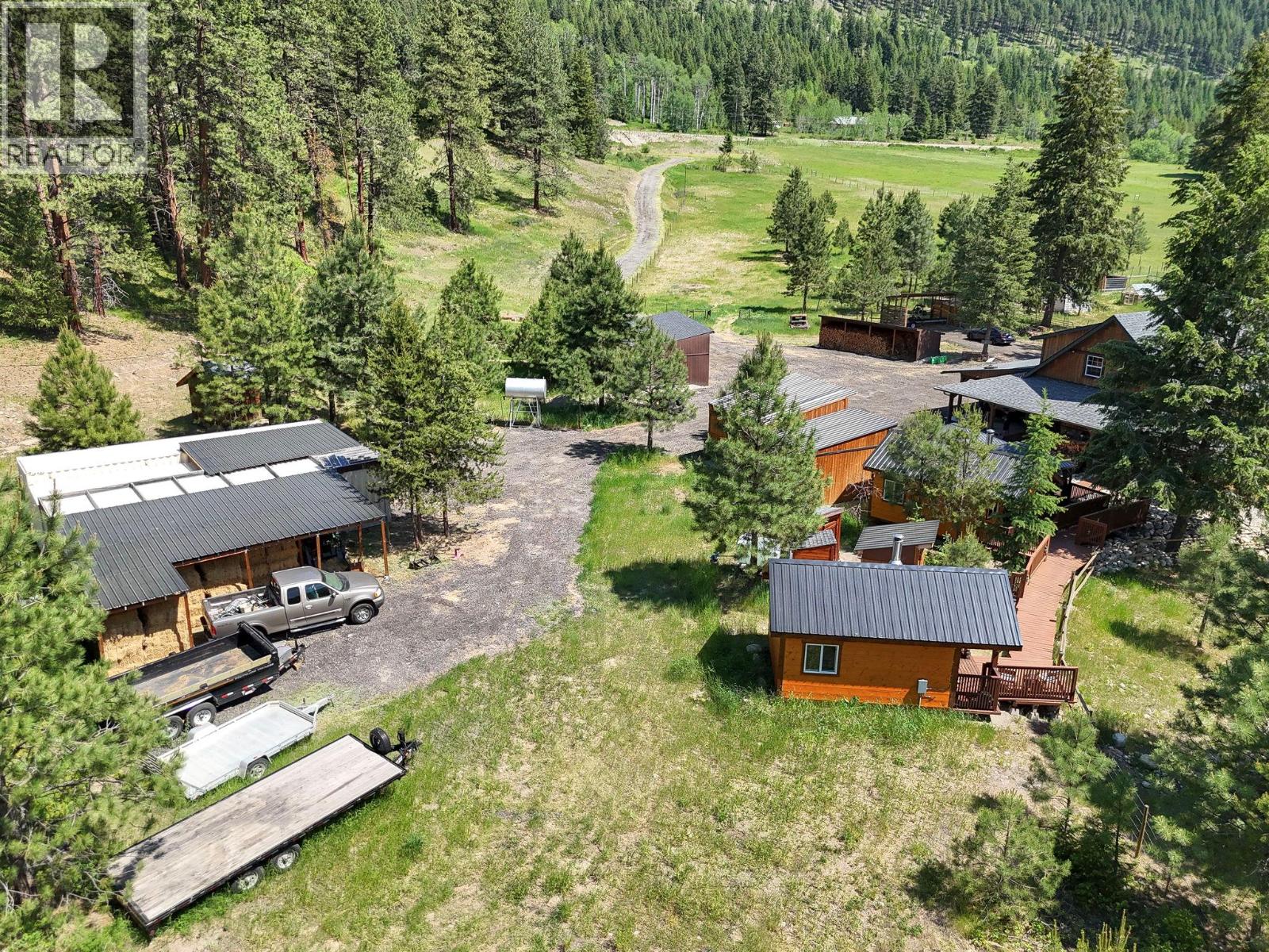 6241 33 Highway, Carmi