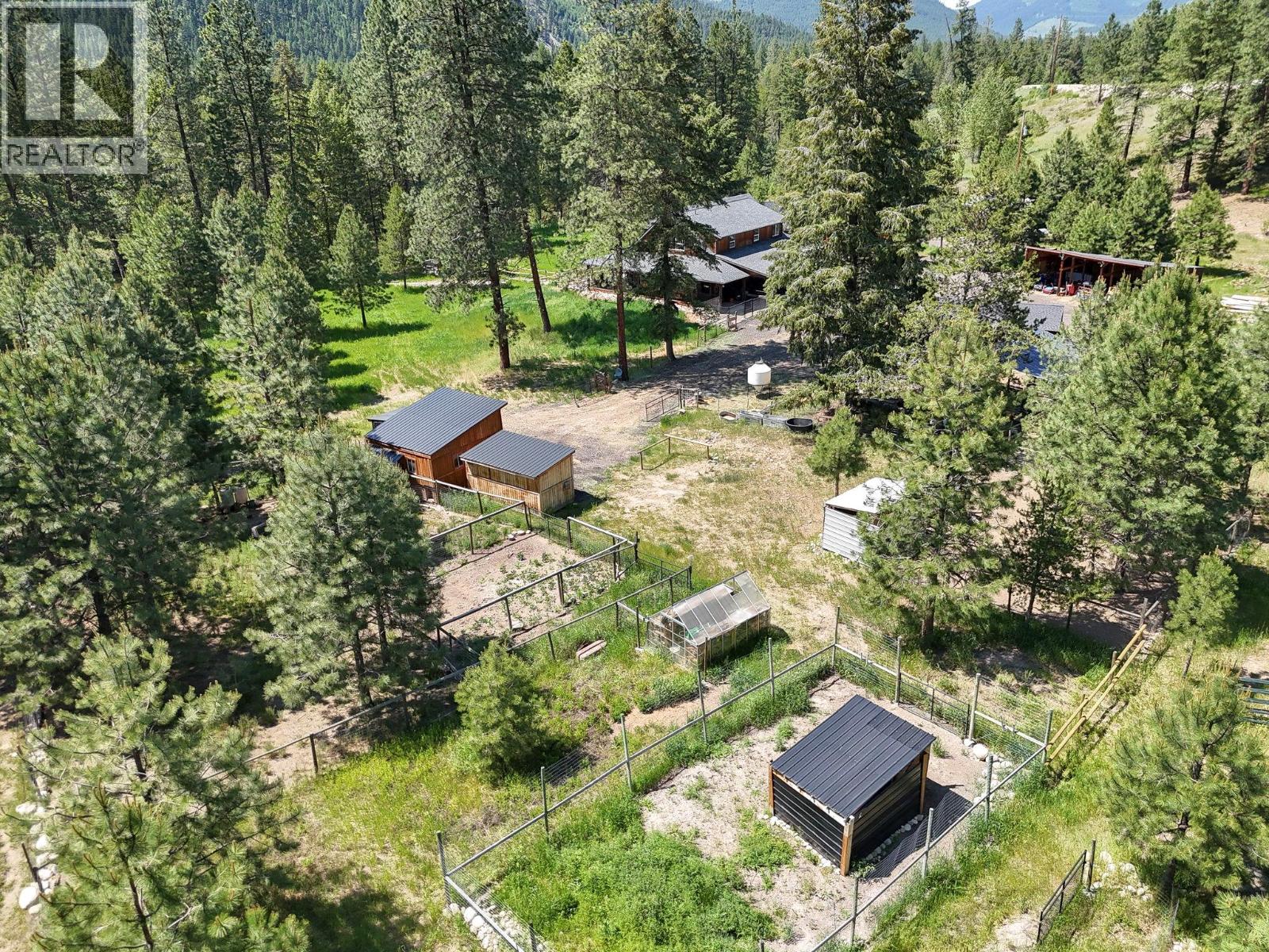 6241 33 Highway, Carmi