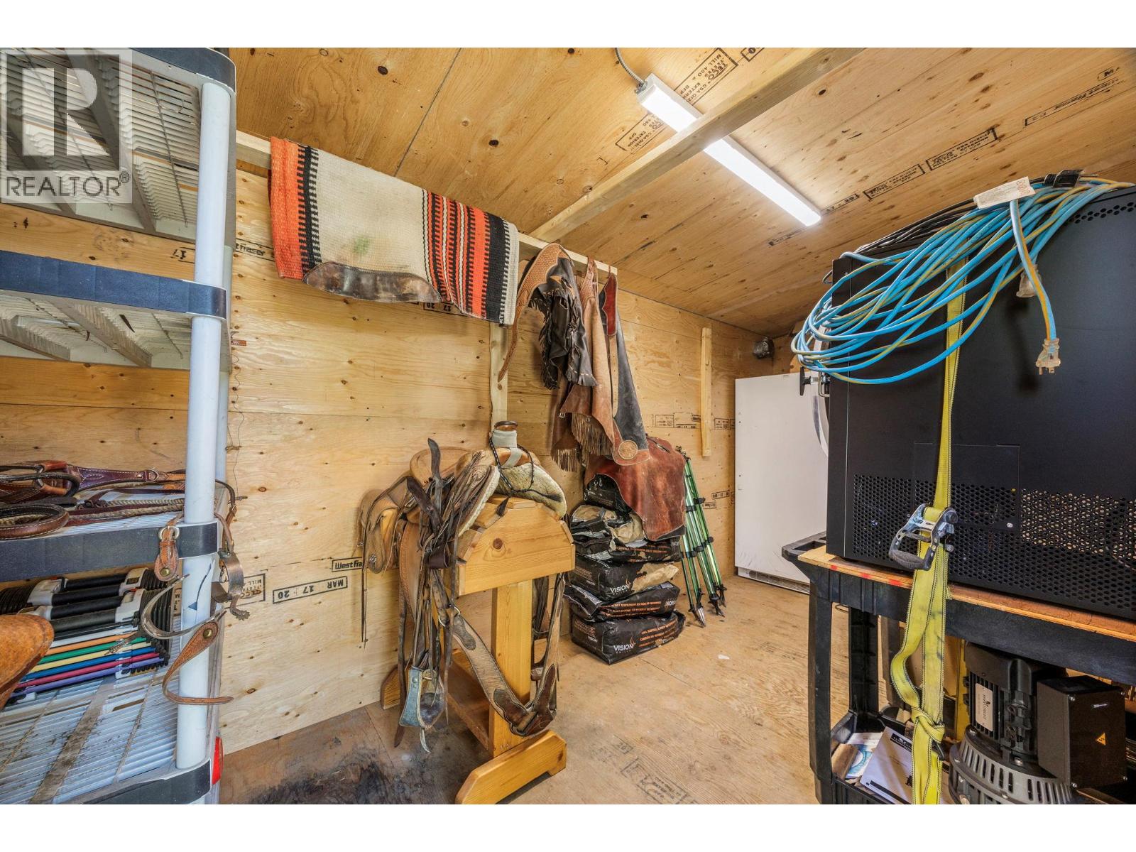 6241 33 Highway, Carmi