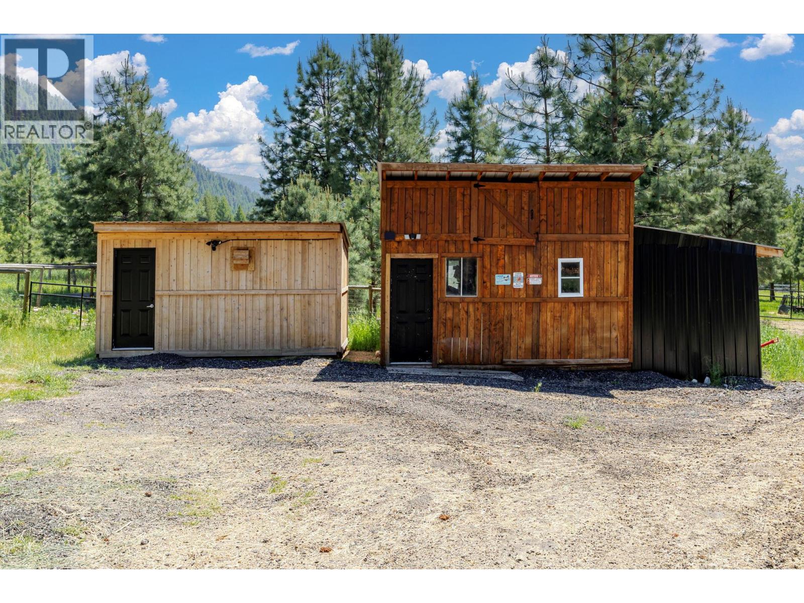 6241 33 Highway, Carmi