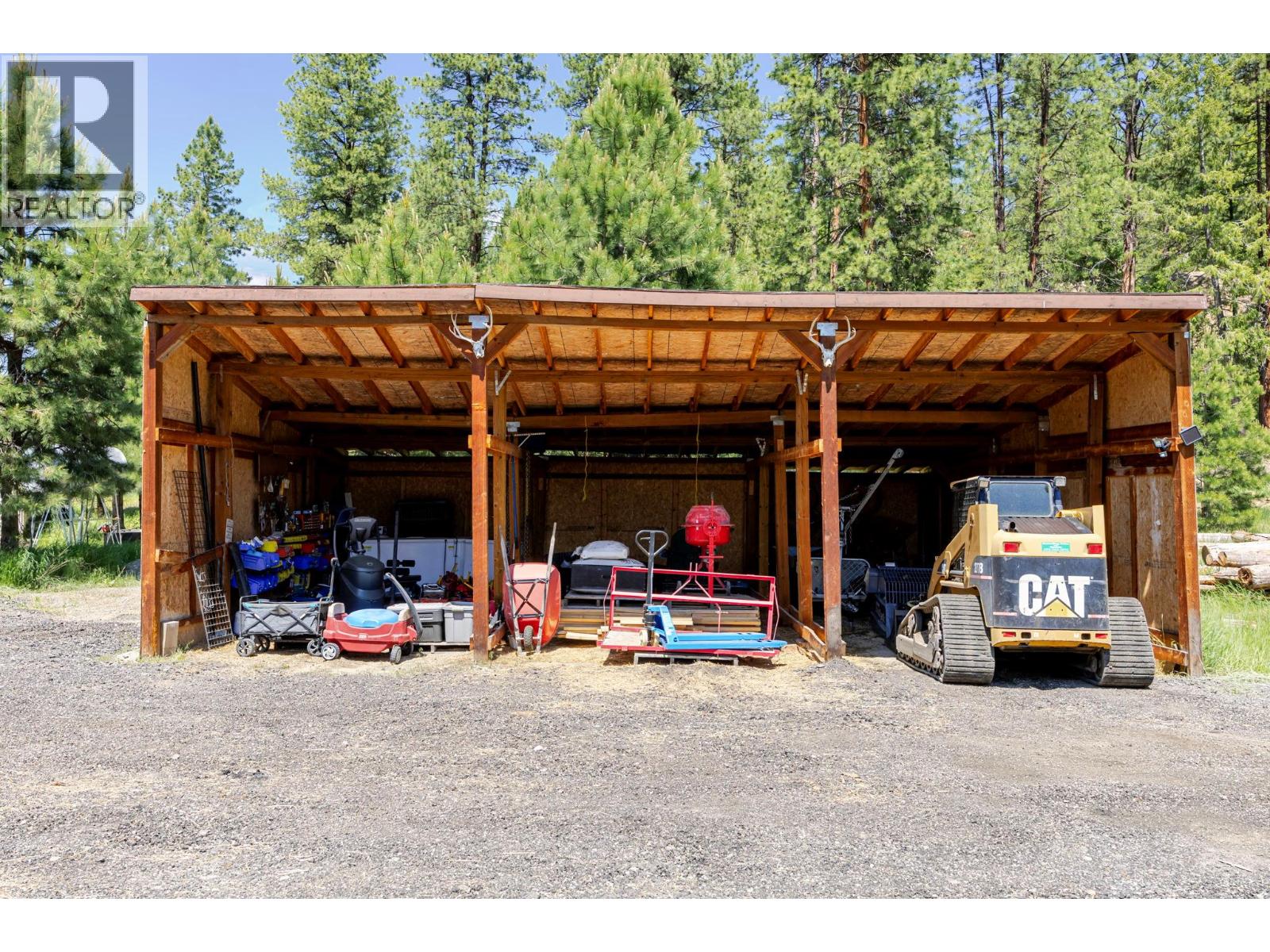 6241 33 Highway, Carmi