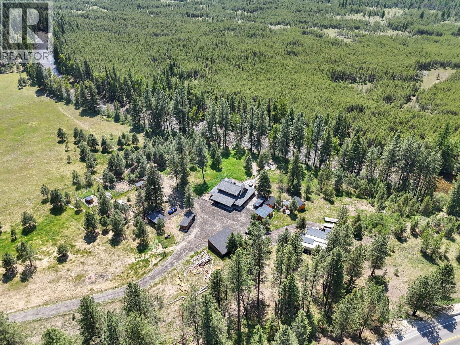 6241 33 Highway, Carmi