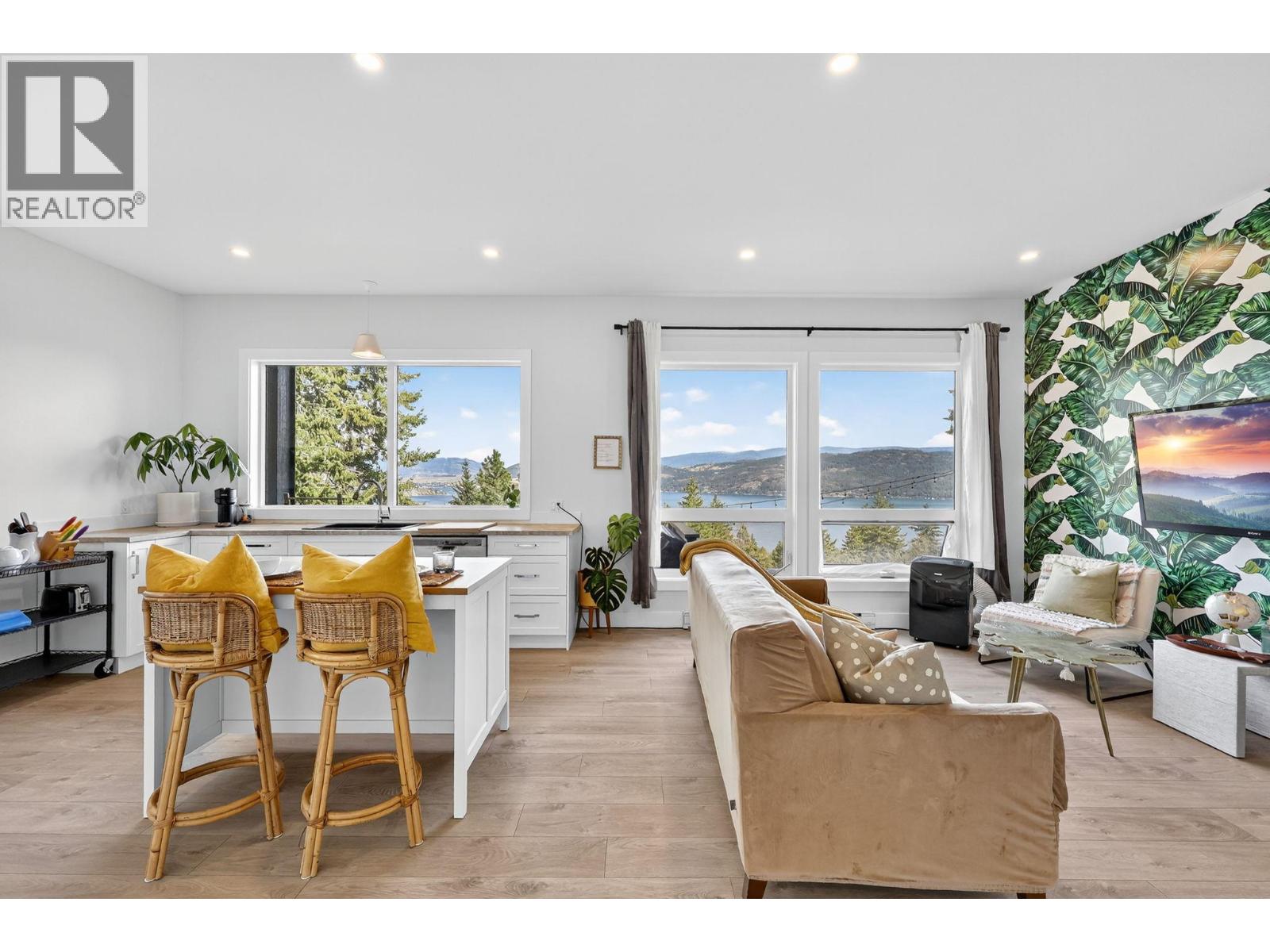 10 Valley Drive, Vernon