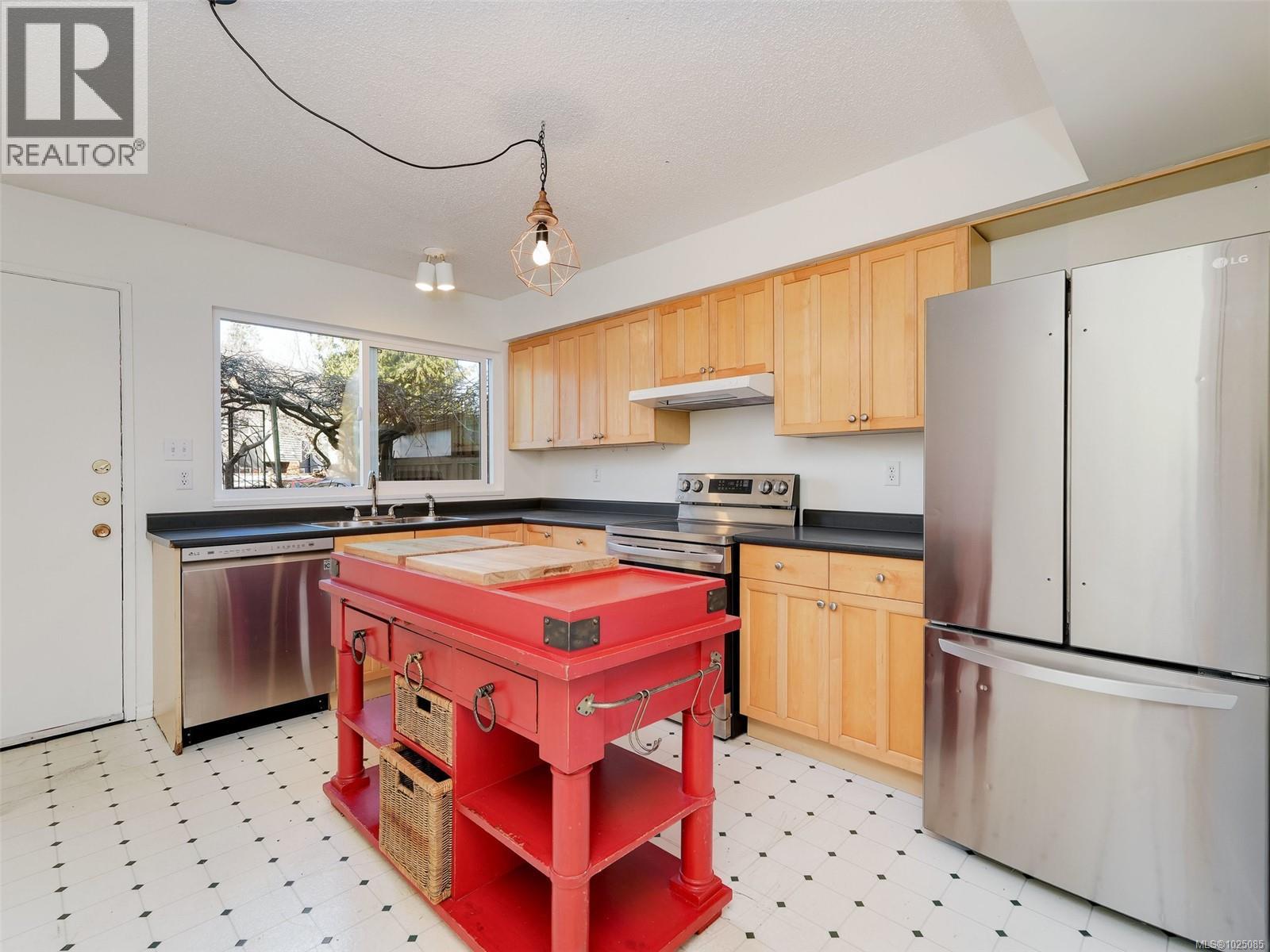 #4 48 Montreal St - 5