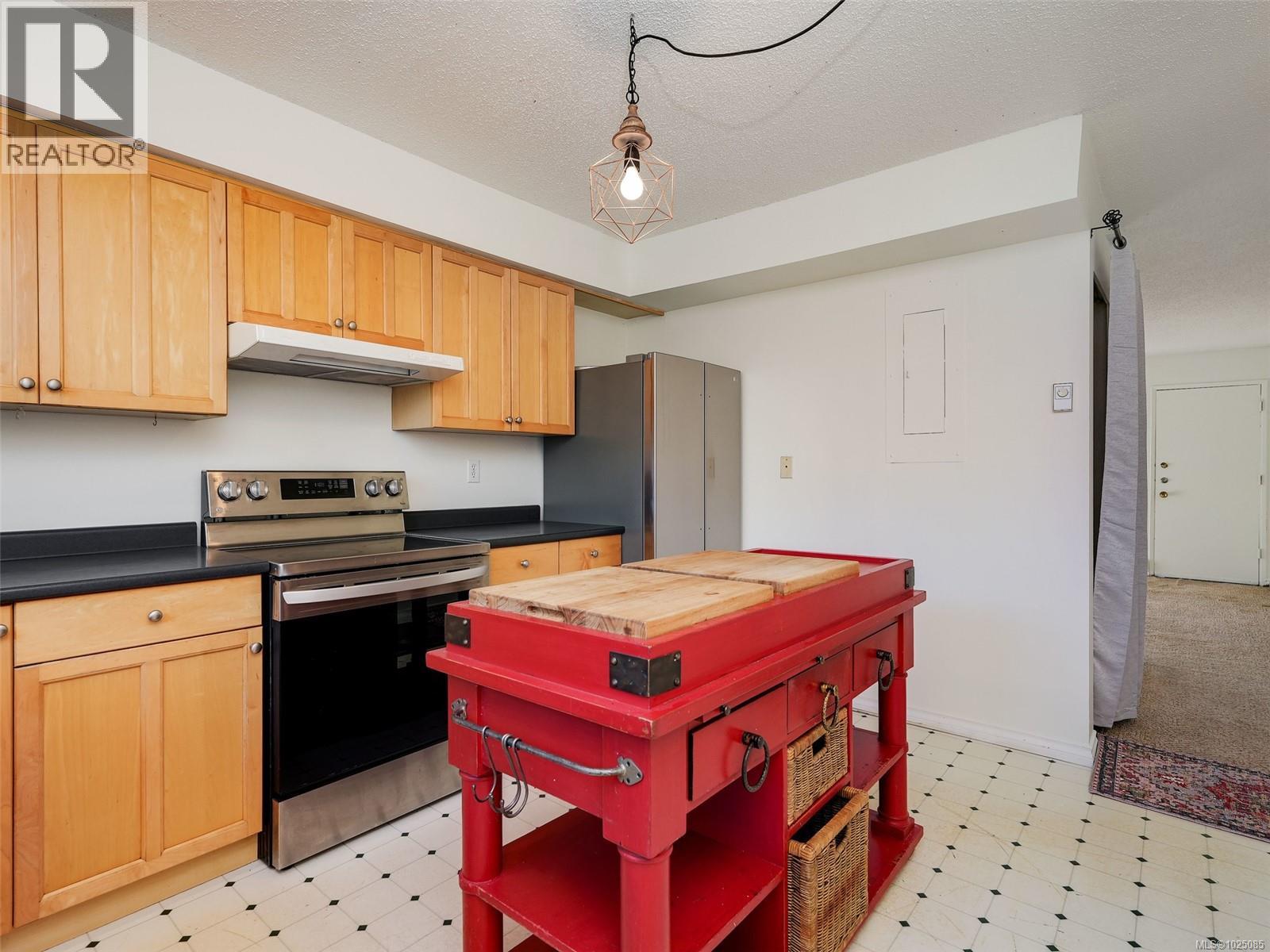#4 48 Montreal St - 6