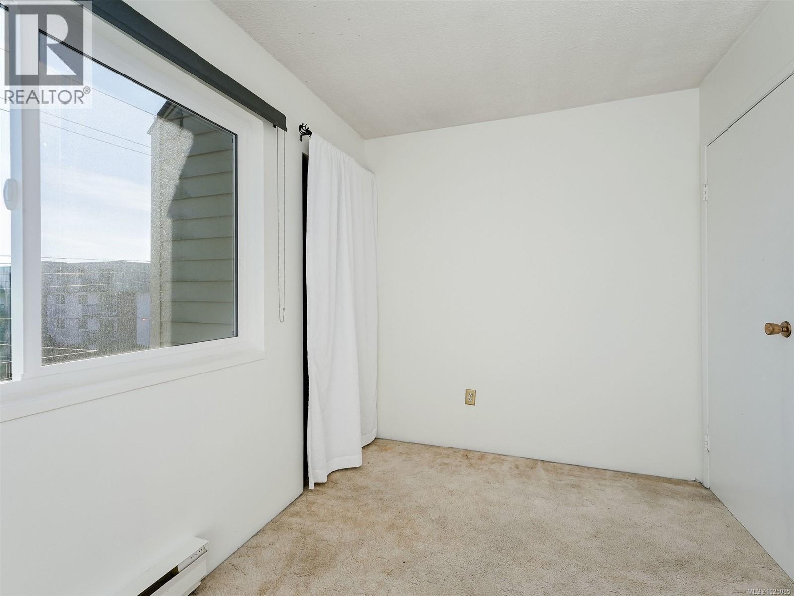 #4 48 Montreal St - 16