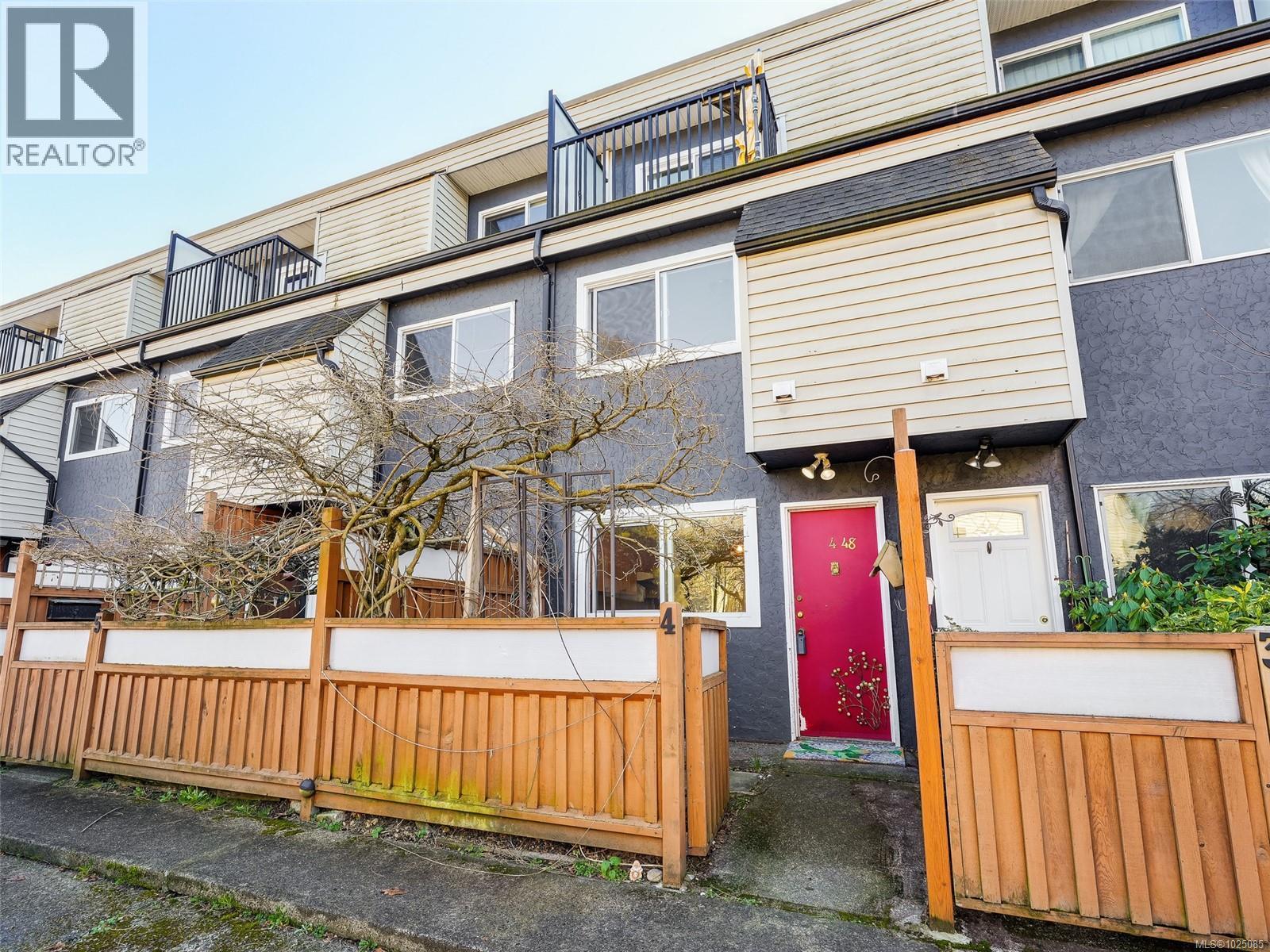 #4 48 Montreal St - 1