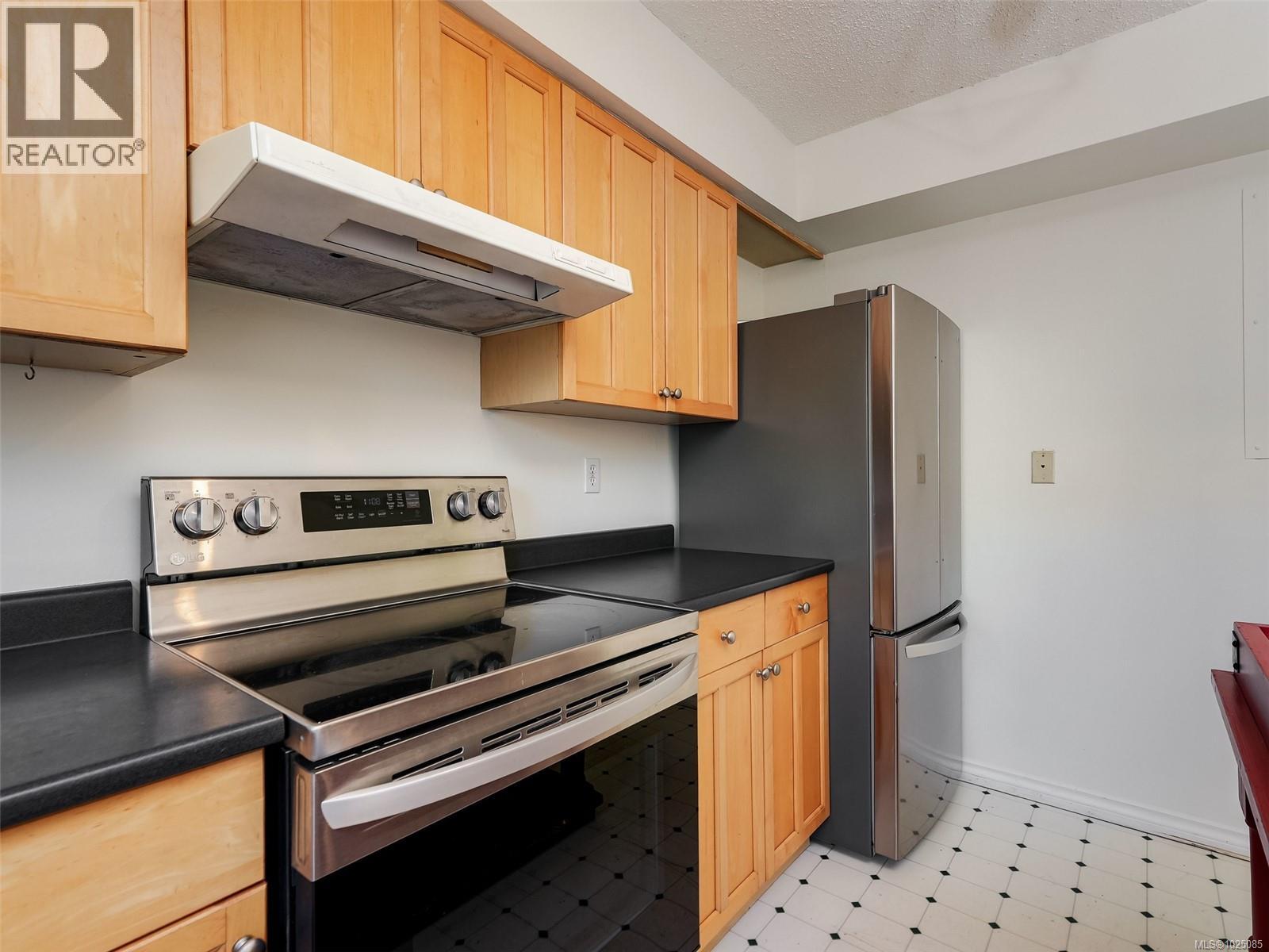 #4 48 Montreal St - 8