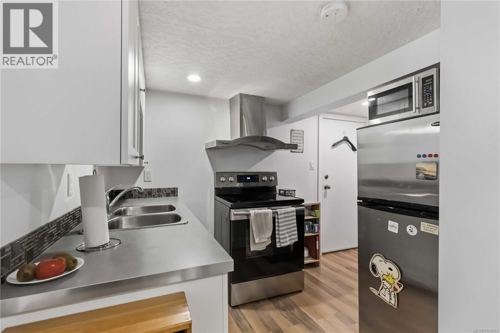  931 McKenzie Avenue, Saanich