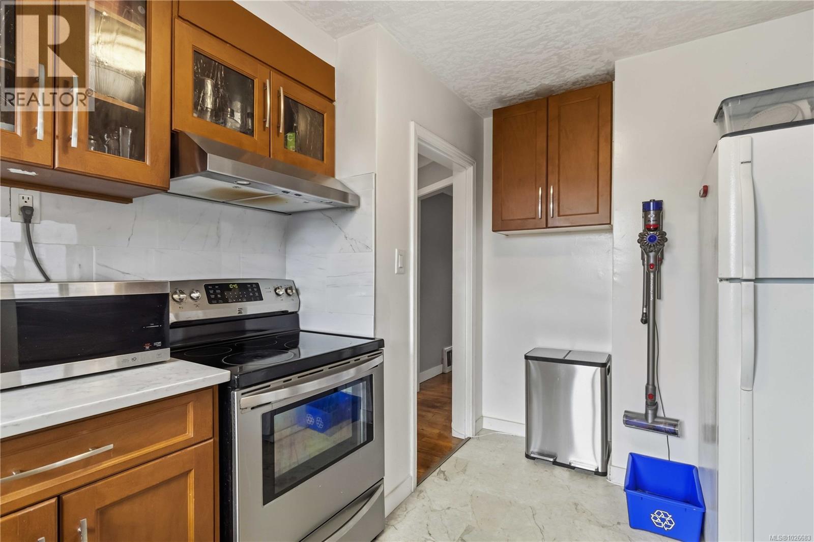  931 McKenzie Avenue, Saanich