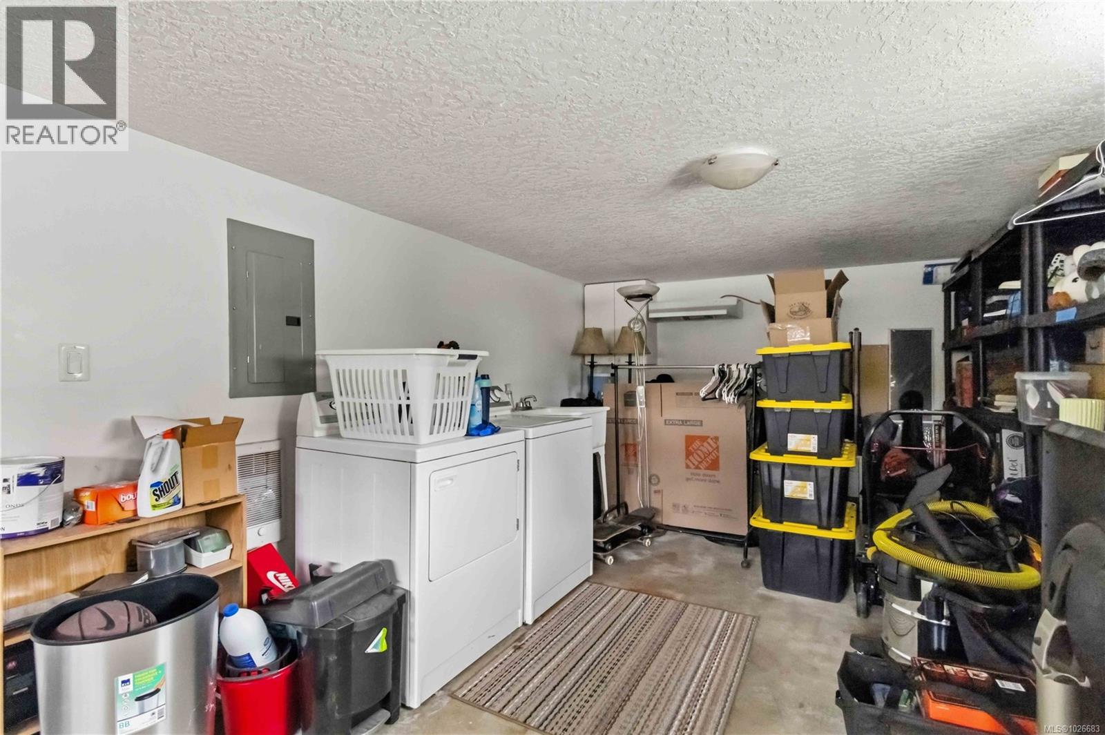  931 McKenzie Avenue, Saanich