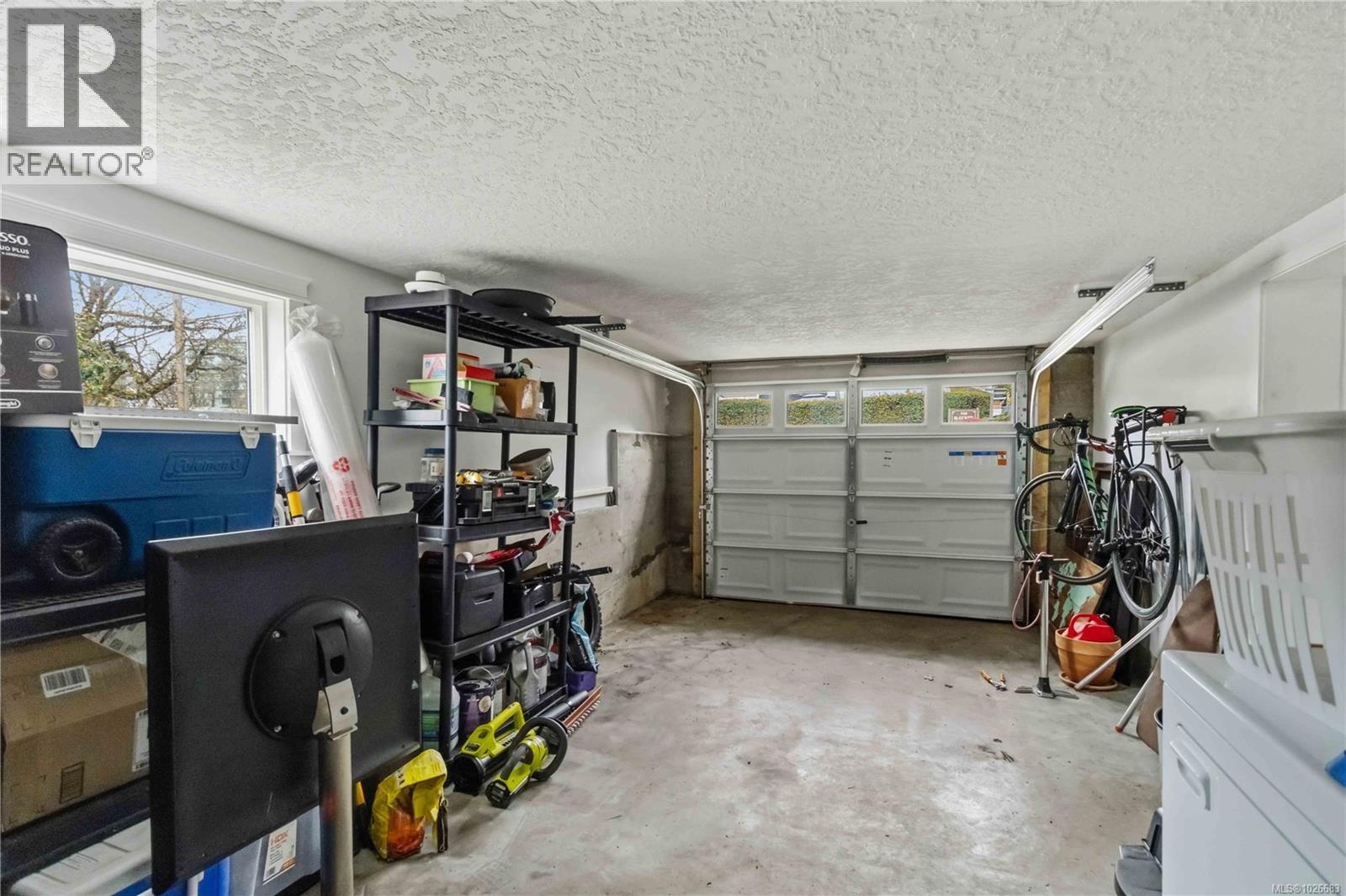  931 McKenzie Avenue, Saanich