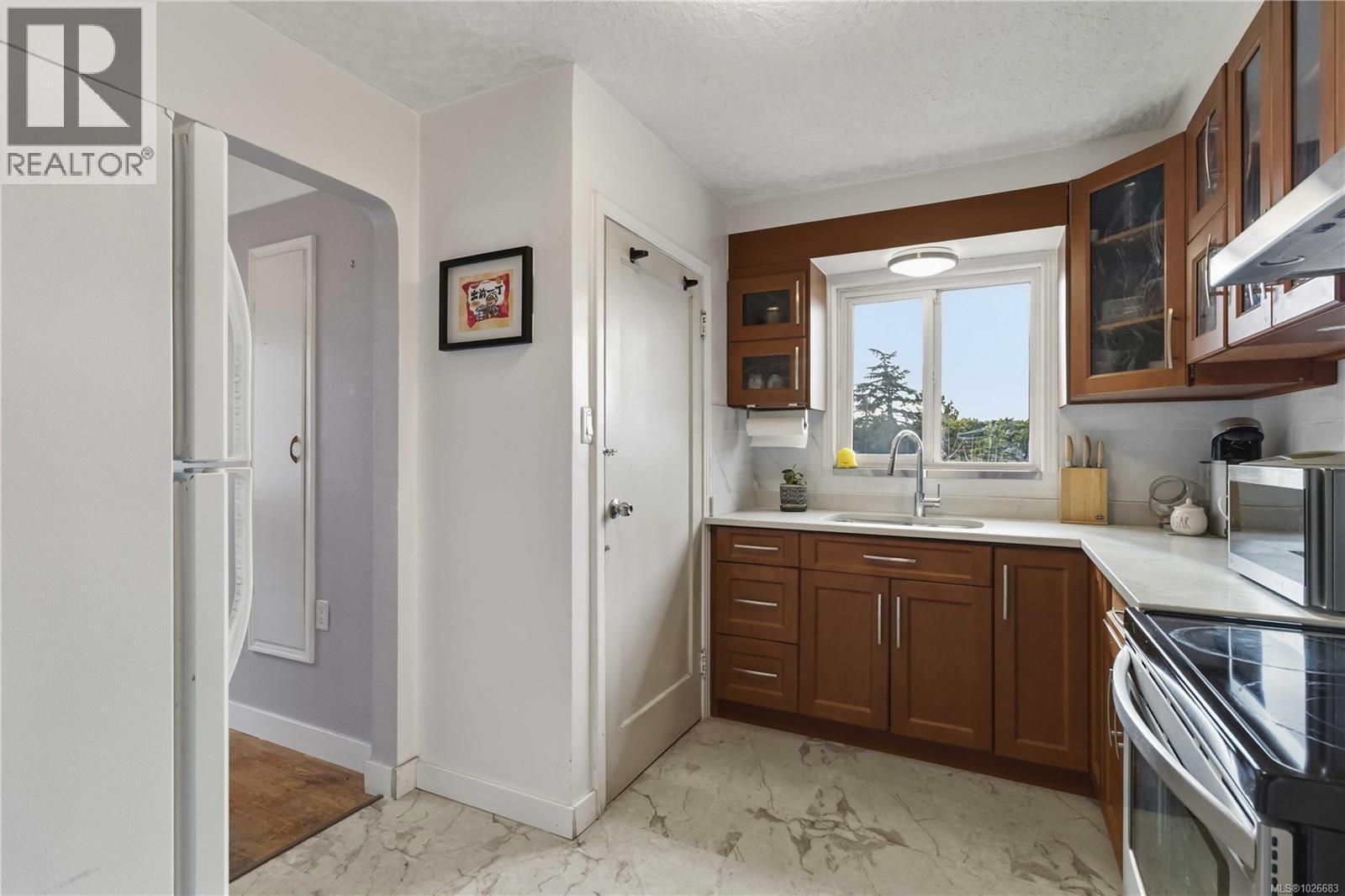  931 McKenzie Avenue, Saanich