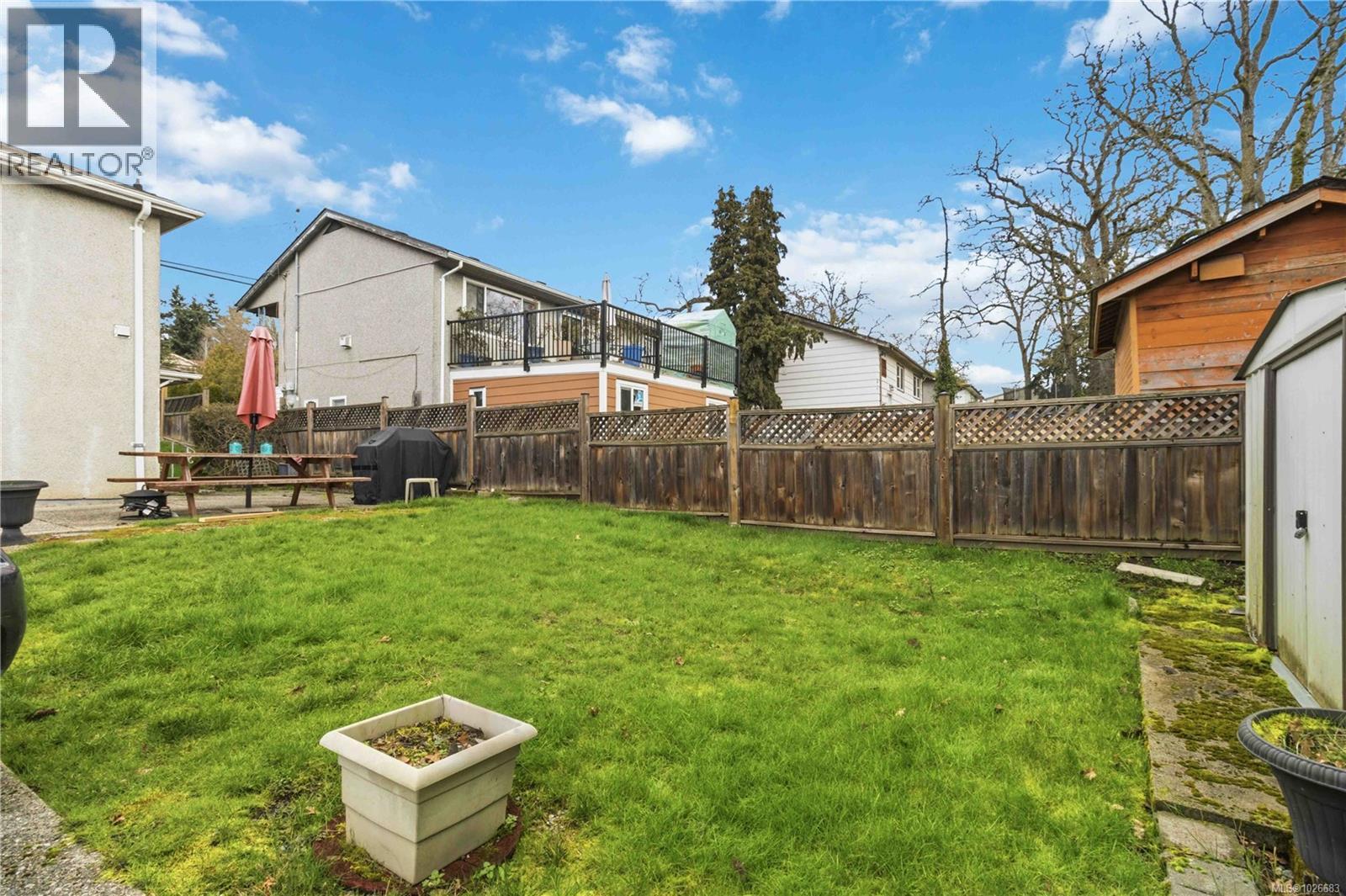  931 McKenzie Avenue, Saanich