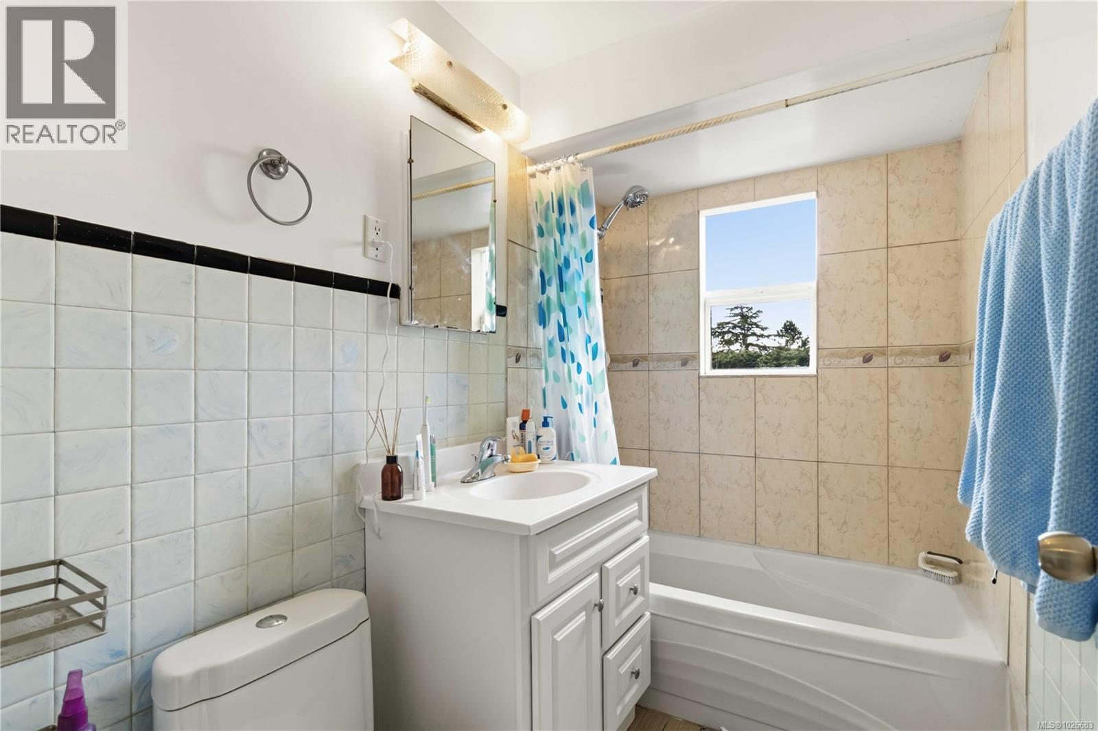  931 McKenzie Avenue, Saanich