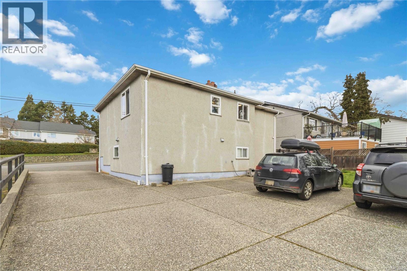  931 McKenzie Avenue, Saanich