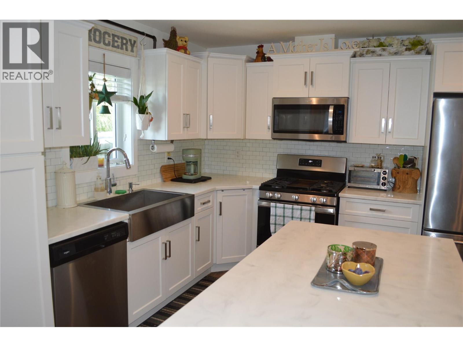 8187 Donaldson Drive, Grand Forks