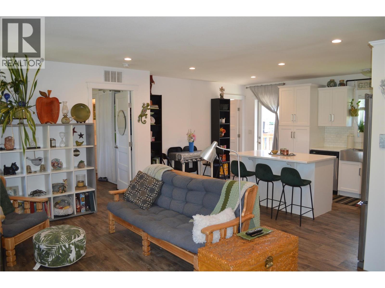 8187 Donaldson Drive, Grand Forks