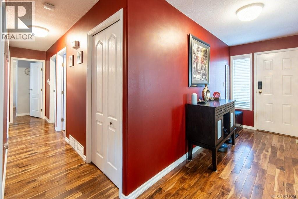 749 MARCHMONT RD - 24