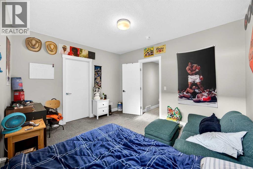 
          435 31 Avenue Northwest
            <br/>
            <span>Calgary</span>
            , 
            <span>AB</span>
             <span>T2M2P5</span>
         - Photo 44