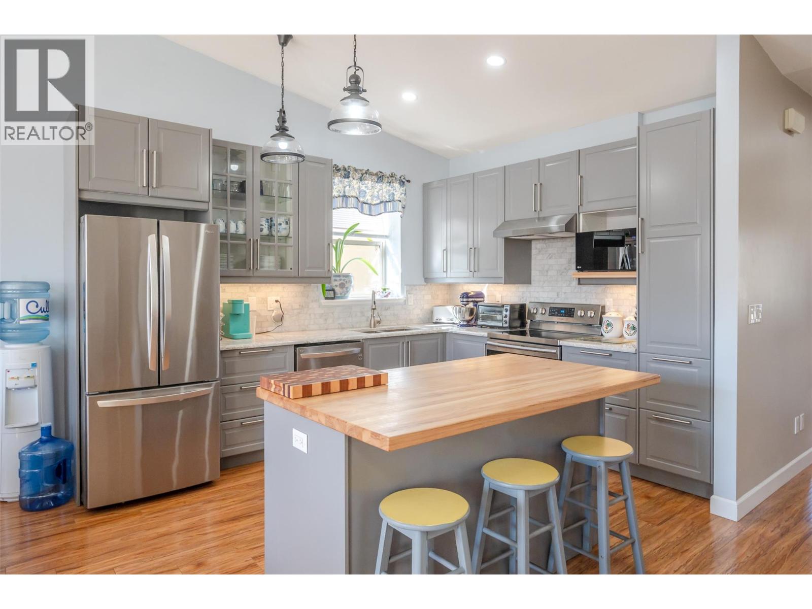 6865 MOUNTAINVIEW Drive, Oliver